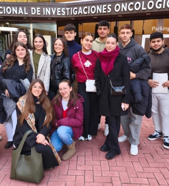 El pasado martes 18 de febrero, los estudiantes de 1º APC tuvieron la oportunidad de adentrarse en el mundo de la investigación